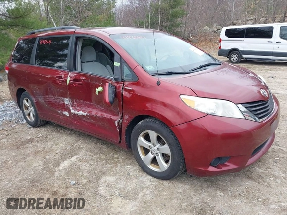2011 Toyota Sienna LE AAS with VIN 5TDKK3DC3BS034894, listed as a IAAI auction lot 41983614 with 217,308 mi miles. Bid and sale history available at carsss.com. Image 1.