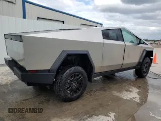 2024 Tesla Cybertruck z VIN 7G2CEHED4RA013156, wystawiony jako Copart lot #77332004 z przebiegiem 1 808 mil mil oraz Nie do naprawy • Non repairable. Historia ofert i sprzedaży dostępna na DreamBid. Obrazek 3.