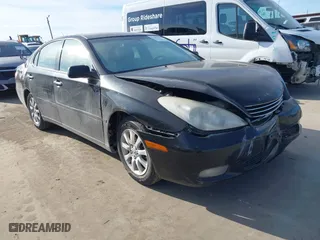 2002 Lexus ES 300 with VIN JTHBF30GX20066997, listed as a IAAI auction lot 41382708 with 142,135 mi miles. Bid and sale history available at carsss.com. Image 1.