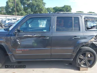 2017 Jeep Patriot Sport z VIN 1C4NJPBBXHD117521, wystawiony jako IAAI lot #42311513 z przebiegiem 71 548 mil mil oraz . Historia ofert i sprzedaży dostępna na DreamBid. Obrazek 14.