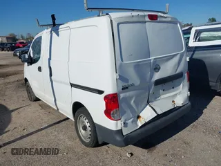 2017 Nissan NV200 S z VIN 3N6CM0KN4HK708196, wystawiony jako IAAI lot #41177290 z przebiegiem 104 398 mil mil oraz . Historia ofert i sprzedaży dostępna na DreamBid. Obrazek 3.
