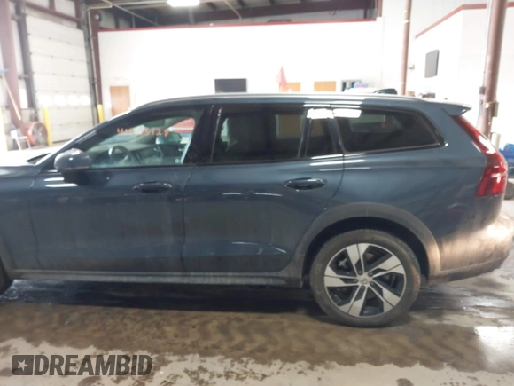 2022 Volvo V60 with VIN YV4102WK7N2092046, listed as a IAAI auction lot 41405128 with 37,785 mi miles and . Bid and sale history available at DreamBid. Image 14.