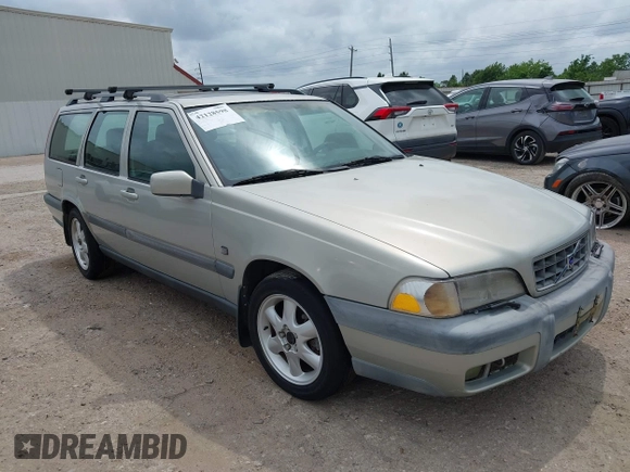 2000 Volvo V70 with VIN YV1LZ56D2Y2716564, listed as a IAAI auction lot 42128598 with 1 mi miles. Bid and sale history available at carsss.com. Image 1.
