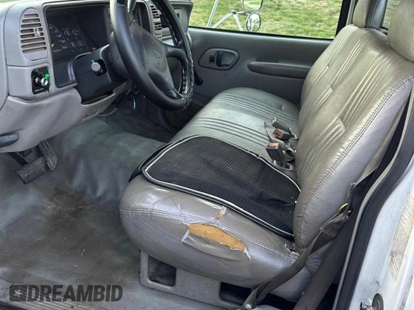 2000 GMC Sierra 1500 with VIN 1GDKC34F9YF421333, listed as a Copart auction lot 57167145 with 120,490 mi miles and Clean Title. Bid and sale history available at DreamBid. Image 5.