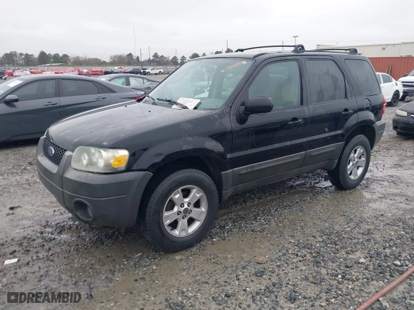 2005 Ford Escape XLT with VIN 1FMYU03155KD75479, listed as a IAAI auction lot 41757864 with 213,571 mi miles. Bid and sale history available at carsss.com. Image 2.