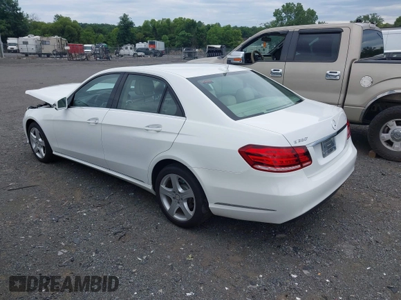 2014 Mercedes-Benz E 350 Luxury with VIN WDDHF8JB5EB040219, listed as a IAAI auction lot 42771799 with 65,454 mi miles and . Bid and sale history available at DreamBid. Image 3.