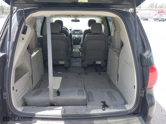 2010 Volkswagen Routan SE with VIN 2V4RW3D12AR186616, listed as a IAAI auction lot 42087154 with 90,735 mi miles. Bid and sale history available at carsss.com. Image 14.