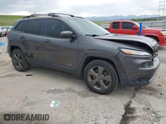 2016 Jeep Cherokee Latitude z VIN 1C4PJMCSXGW321339, wystawiony jako Copart lot #59955005 z przebiegiem 136 027 mil mil oraz Szkoda całkowita • Salvage title. Historia ofert i sprzedaży dostępna na DreamBid. Obrazek 4.