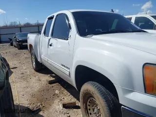 2013 GMC Sierra 1500 SLE with VIN 1GTR2VE7XDZ358423, listed as a IAAI auction lot 41727698 with 144,200 mi miles. Bid and sale history available at carsss.com. Image 14.