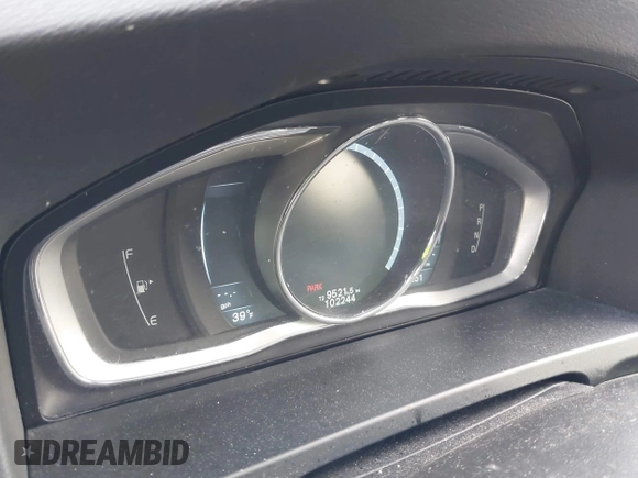 2015 Volvo V60 T5 Drive-E Premier z VIN YV140MEK3F1267715, wystawiony jako IAAI lot #41227560 z przebiegiem 102 244 mil mil oraz . Historia ofert i sprzedaży dostępna na DreamBid. Obrazek 7.