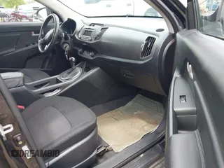 2011 Kia Sportage LX with VIN KNDPBCA27B7081079, listed as a IAAI auction lot 42692993 with 517,338 mi miles and . Bid and sale history available at DreamBid. Image 5.
