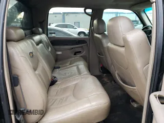 2002 Chevrolet Avalanche with VIN 3GNEC13TX2G104249, listed as a Copart auction lot 62910112 with 217,614 mi miles and Salvage title. Bid and sale history available at DreamBid. Image 6.