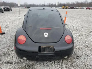 2005 Volkswagen New Beetle Coupe GL with VIN 3VWBK31C65M415399, listed as a Copart auction lot 81258974 with 182,918 mi miles and Salvage Title. Bid and sale history available at carsss.com. Image 6.