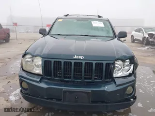2005 Jeep Grand Cherokee Laredo with VIN 1J4GS48K45C677011, listed as a IAAI auction lot 41121018 with 210,814 mi miles. Bid and sale history available at carsss.com. Image 12.