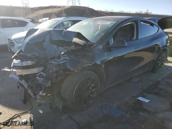 2022 Tesla Model Y Long Range with VIN 7SAYGDEEXNF340147, listed as a Copart auction lot 43986645 with 0 mi miles and Salvage Title. Bid and sale history available at carsss.com. Image 1.