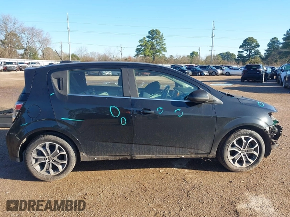 2018 Chevrolet Sonic LT z VIN 1G1JD6SB2J4124719, wystawiony jako IAAI lot #41744967 z przebiegiem 85 988 mil mil oraz . Historia ofert i sprzedaży dostępna na DreamBid. Obrazek 14.