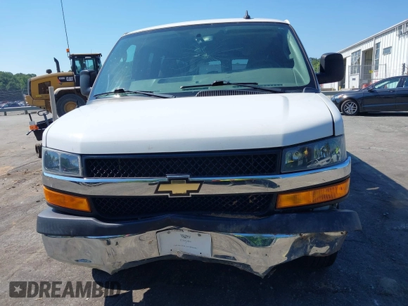 2018 Chevrolet Express Passenger LT z VIN 1GAZGPFG2J1332171, wystawiony jako IAAI lot #39459519 z przebiegiem 71 541 mil mil oraz . Historia ofert i sprzedaży dostępna na DreamBid. Obrazek 12.