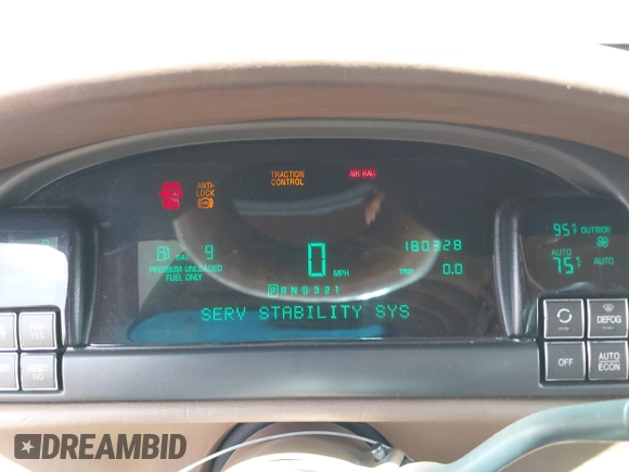 1999 Cadillac DeVille z VIN 1G6KD54Y2XU788781, wystawiony jako IAAI lot #42390531 z przebiegiem 180 328 mil mil oraz . Historia ofert i sprzedaży dostępna na DreamBid. Obrazek 7.