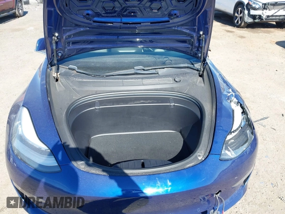 2018 Tesla Model 3 Long Range Battery z VIN 5YJ3E1EB5JF180030, wystawiony jako IAAI lot #41897617 z przebiegiem 89 557 mil mil oraz . Historia ofert i sprzedaży dostępna na DreamBid. Obrazek 10.