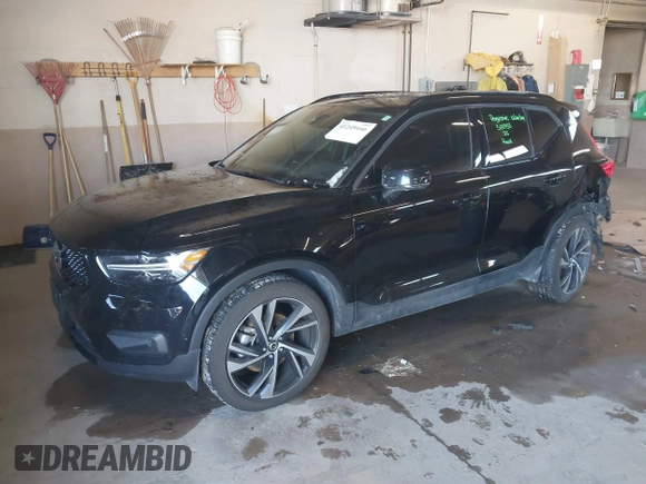2019 Volvo XC40 Momentum with VIN YV4162XZ6K2015495, listed as a IAAI auction lot 41249446 with 44,597 mi miles and . Bid and sale history available at carsss.com. Image 17.