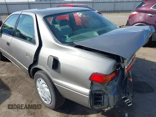 1997 Toyota Camry LE z VIN 4T1BF22K1VU025776, wystawiony jako IAAI lot #42270137 z przebiegiem 168 299 mil mil oraz . Historia ofert i sprzedaży dostępna na DreamBid. Obrazek 20.