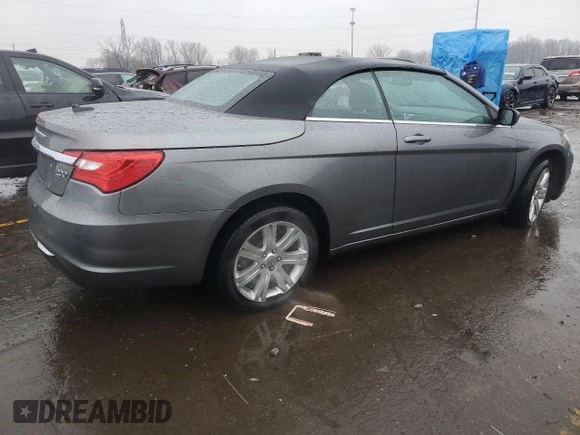 2011 Chrysler 200 Touring z VIN 1C3BC2EG1BN614034, wystawiony jako Copart lot #43150375 z przebiegiem 84 390 mil mil oraz Szkoda całkowita • Salvage title. Historia ofert i sprzedaży dostępna na DreamBid. Obrazek 3.