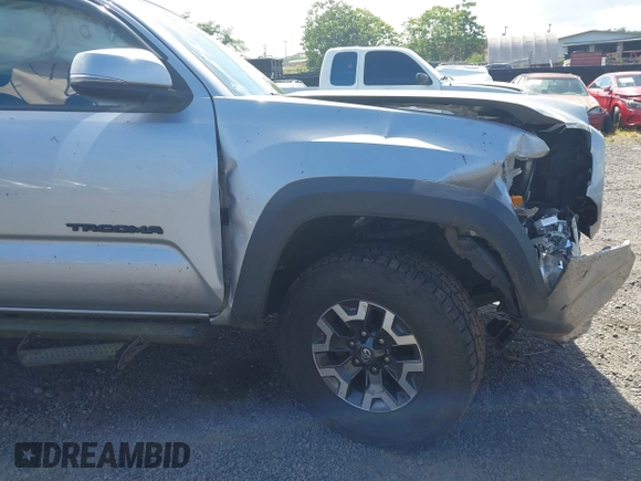2018 Toyota Tacoma SR z VIN 3TMCZ5AN7JM156092, wystawiony jako IAAI lot #41642391 z przebiegiem 65 805 mil mil oraz . Historia ofert i sprzedaży dostępna na DreamBid. Obrazek 20.