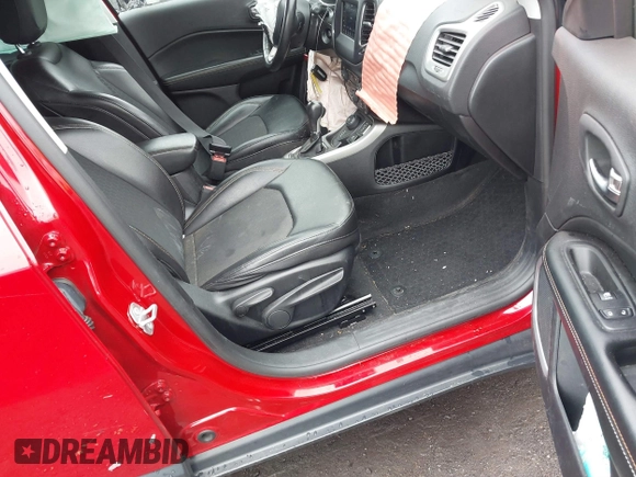 2019 Jeep Compass Latitude with VIN 3C4NJDBB7KT629155, listed as a IAAI auction lot 41812711 with 35,369 mi miles and . Bid and sale history available at DreamBid. Image 5.
