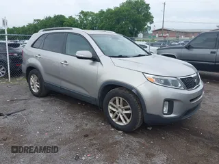 2014 Kia Sorento LX z VIN 5XYKT4A62EG540803, wystawiony jako IAAI lot #42258909 z przebiegiem 219 955 mil mil oraz . Historia ofert i sprzedaży dostępna na DreamBid. Obrazek 1.