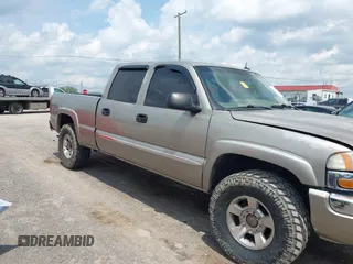 2003 GMC Sierra 1500HD SLT z VIN 1GTGK13U93F108499, wystawiony jako IAAI lot #42149012 z przebiegiem 296 775 mil mil oraz . Historia ofert i sprzedaży dostępna na DreamBid. Obrazek 13.