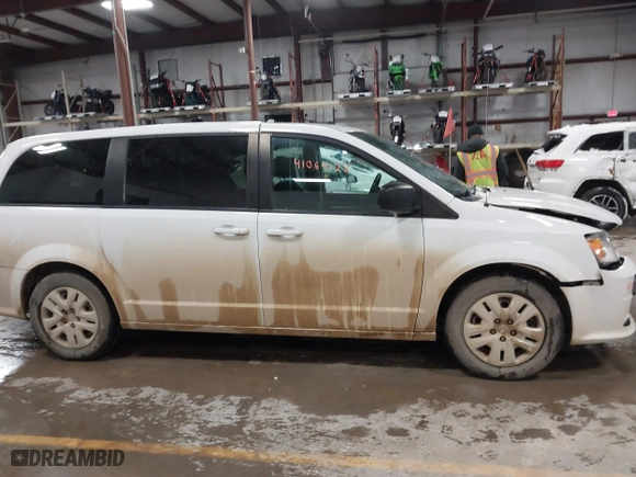 2018 Dodge Grand Caravan SE with VIN 2C4RDGBG0JR180361, listed as a IAAI auction lot 41064126 with 135,841 mi miles. Bid and sale history available at carsss.com. Image 13.