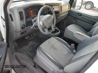 2021 Nissan NV Cargo S z VIN 1N6BF0KM8MN807301, wystawiony jako Copart lot #58608385 z przebiegiem 85 923 mil mil oraz Szkody całkowita. Historia ofert i sprzedaży dostępna na DreamBid. Obrazek 8.