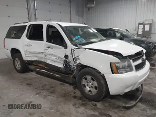 2007 Chevrolet Suburban LT with VIN 1GNFK16397R198621, listed as a IAAI auction lot 41328410 with 186,991 mi miles. Bid and sale history available at carsss.com. Image 1.