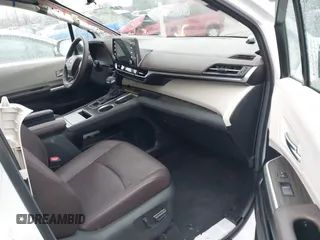 2024 Toyota Sienna Platinum z VIN 5TDESKFC4RS137515, wystawiony jako IAAI lot #41937542 z przebiegiem 19 002 mil mil oraz . Historia ofert i sprzedaży dostępna na DreamBid. Obrazek 5.