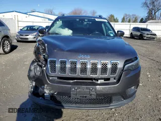 2019 Jeep Cherokee Latitude Plus with VIN 1C4PJMLB1KD487138, listed as a Copart auction lot 49325375 with 61,823 mi miles and Non repairable. Bid and sale history available at DreamBid. Image 5.