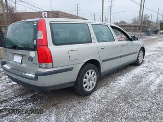 2001 Volvo V70 with VIN YV1SW61R412116714, listed as a IAAI auction lot 41241427 with 133,812 mi miles. Bid and sale history available at carsss.com. Image 4.
