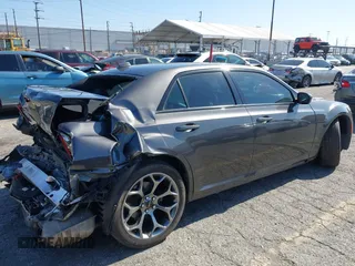 2015 Chrysler 300 S z VIN 2C3CCABGXFH894103, wystawiony jako IAAI lot #42197226 z przebiegiem 99 489 mil mil oraz . Historia ofert i sprzedaży dostępna na DreamBid. Obrazek 4.