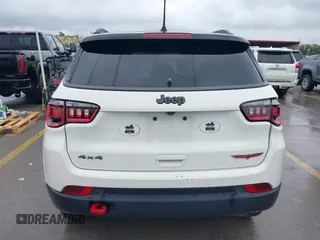 2020 Jeep Compass Trailhawk z VIN 3C4NJDDB6LT126585, wystawiony jako IAAI lot #42210794 z przebiegiem 132 220 mil mil oraz . Historia ofert i sprzedaży dostępna na DreamBid. Obrazek 16.