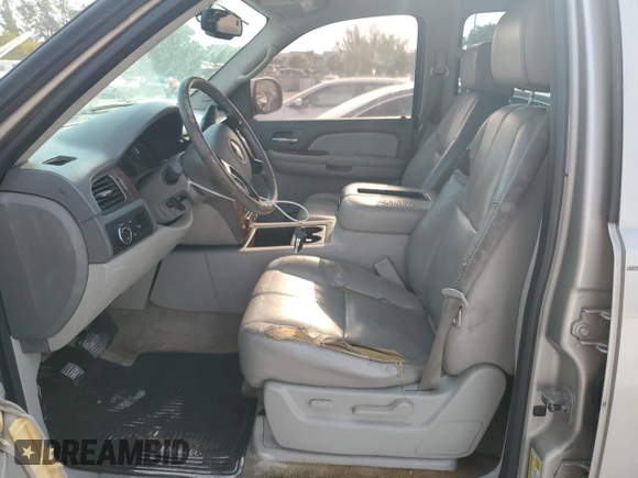 2007 Chevrolet Avalanche 3LT with VIN 3GNEC12J77G319630, listed as a Copart auction lot 50266215 with 261,293 mi miles and Clean title. Bid and sale history available at DreamBid. Image 7.