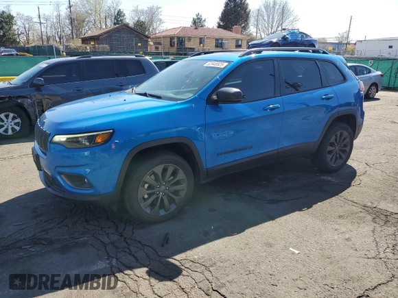2021 Jeep Cherokee Latitude Lux z VIN 1C4PJMMX5MD206858, wystawiony jako Copart lot #52946925 z przebiegiem 47 495 mil mil oraz Szkoda całkowita • Salvage title. Historia ofert i sprzedaży dostępna na DreamBid. Obrazek 1.