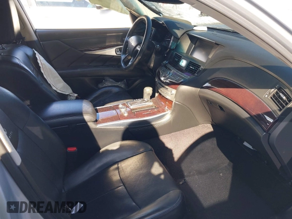 2013 Infiniti M z VIN JN1BY1AR6DM602407, wystawiony jako IAAI lot #41617455 z przebiegiem 99 195 mil mil oraz . Historia ofert i sprzedaży dostępna na DreamBid. Obrazek 5.