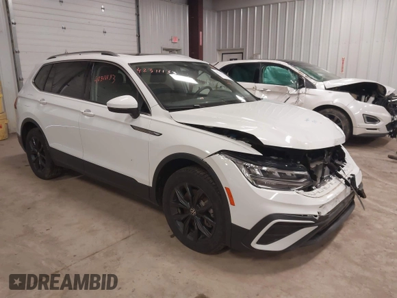 2024 Volkswagen Tiguan SE with VIN 3VVMB7AX6RM135219, listed as a IAAI auction lot 42311133 with 7,885 mi miles and . Bid and sale history available at DreamBid. Image 1.