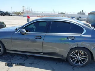 2020 BMW 3 Series 330i z VIN 3MW5R1J03L8B17207, wystawiony jako IAAI lot #42090508 z przebiegiem 105 982 mil mil oraz . Historia ofert i sprzedaży dostępna na DreamBid. Obrazek 14.