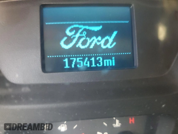 2017 Ford Transit Passenger XL z VIN 1FBAX2CG2HKB34677, wystawiony jako IAAI lot #42376375 z przebiegiem 175 413 mil mil oraz . Historia ofert i sprzedaży dostępna na DreamBid. Obrazek 16.