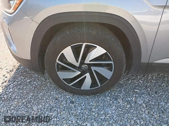 2024 Volkswagen Atlas SE with VIN 1V2HR2CAXRC558117, listed as a IAAI auction lot 42806737 with 23,571 mi miles and . Bid and sale history available at DreamBid. Image 18.