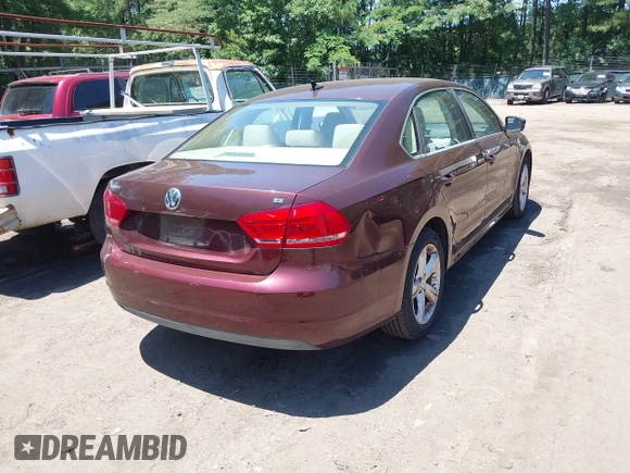 2012 Volkswagen Passat SE z VIN 1VWBP7A30CC107216, wystawiony jako IAAI lot #42545676 z przebiegiem 151 417 mil mil oraz . Historia ofert i sprzedaży dostępna na DreamBid. Obrazek 4.