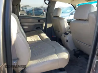 2000 Chevrolet Suburban LS with VIN 3GNEC16T3YG164300, listed as a IAAI auction lot 42003857 with 204,721 mi miles. Bid and sale history available at carsss.com. Image 8.