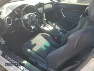 2017 Toyota 86 z VIN JF1ZNAA11H8706337, wystawiony jako Copart lot #56076365 z przebiegiem 111 330 mil mil oraz Czysty tytuł • Clean title. Historia ofert i sprzedaży dostępna na DreamBid. Obrazek 8.