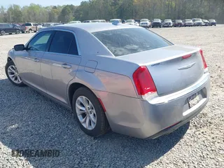 2015 Chrysler 300 Limited z VIN 2C3CCAAG2FH786866, wystawiony jako IAAI lot #41910140 z przebiegiem 183 770 mil mil oraz . Historia ofert i sprzedaży dostępna na DreamBid. Obrazek 3.