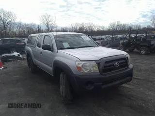 2008 Toyota Tacoma with VIN 5TEUU42N08Z469915, listed as a IAAI auction lot 41807203 with 177,699 mi miles and . Bid and sale history available at carsss.com. Image 1.